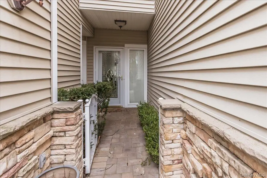 117 Carriage Lane, Plainview, NY 11803 - #2