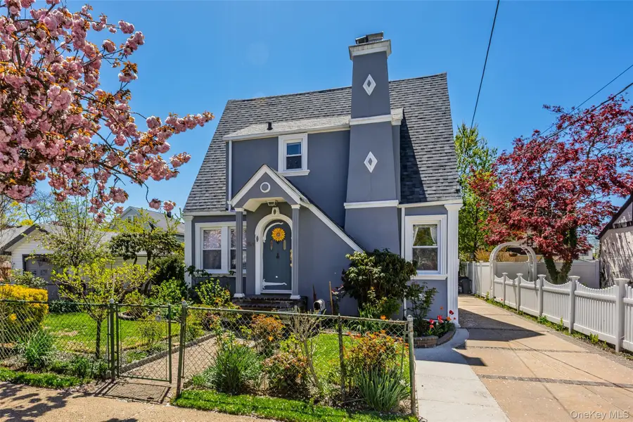 154 E Dean Street, Freeport, NY 11520 - #3