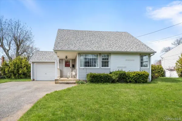 145 Raleigh Lane, West Islip, NY 11795