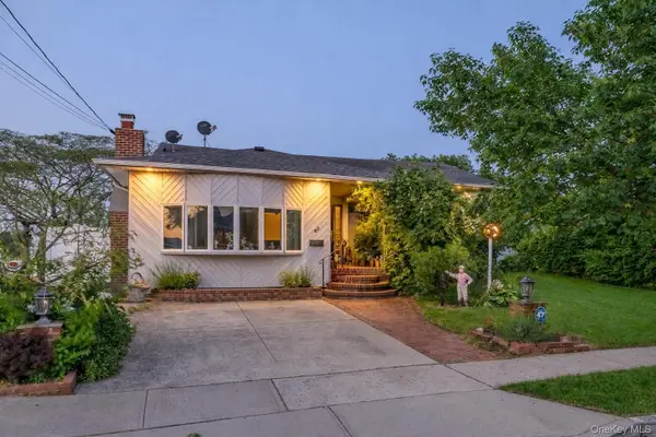 49 Ann Drive E, Freeport, NY 11520