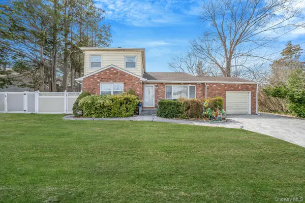 344 Woods Road, North Babylon, NY 11703