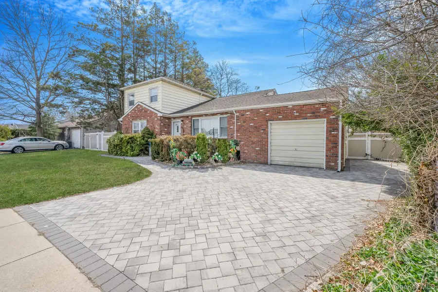 344 Woods Road, North Babylon, NY 11703 - #2