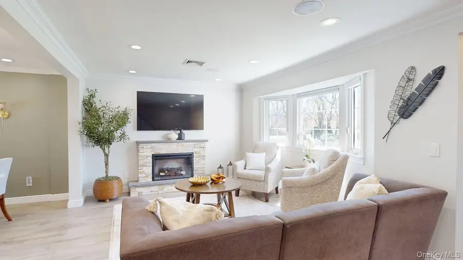 17 Felway Drive, Coram, NY 11727 - #3