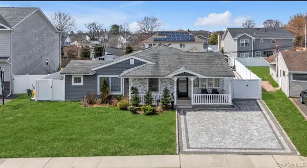 69 Candy Lane, Syosset, NY 11791