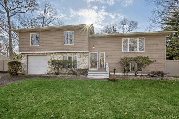 10 Harbor Road, Hampton Bays, NY 11946