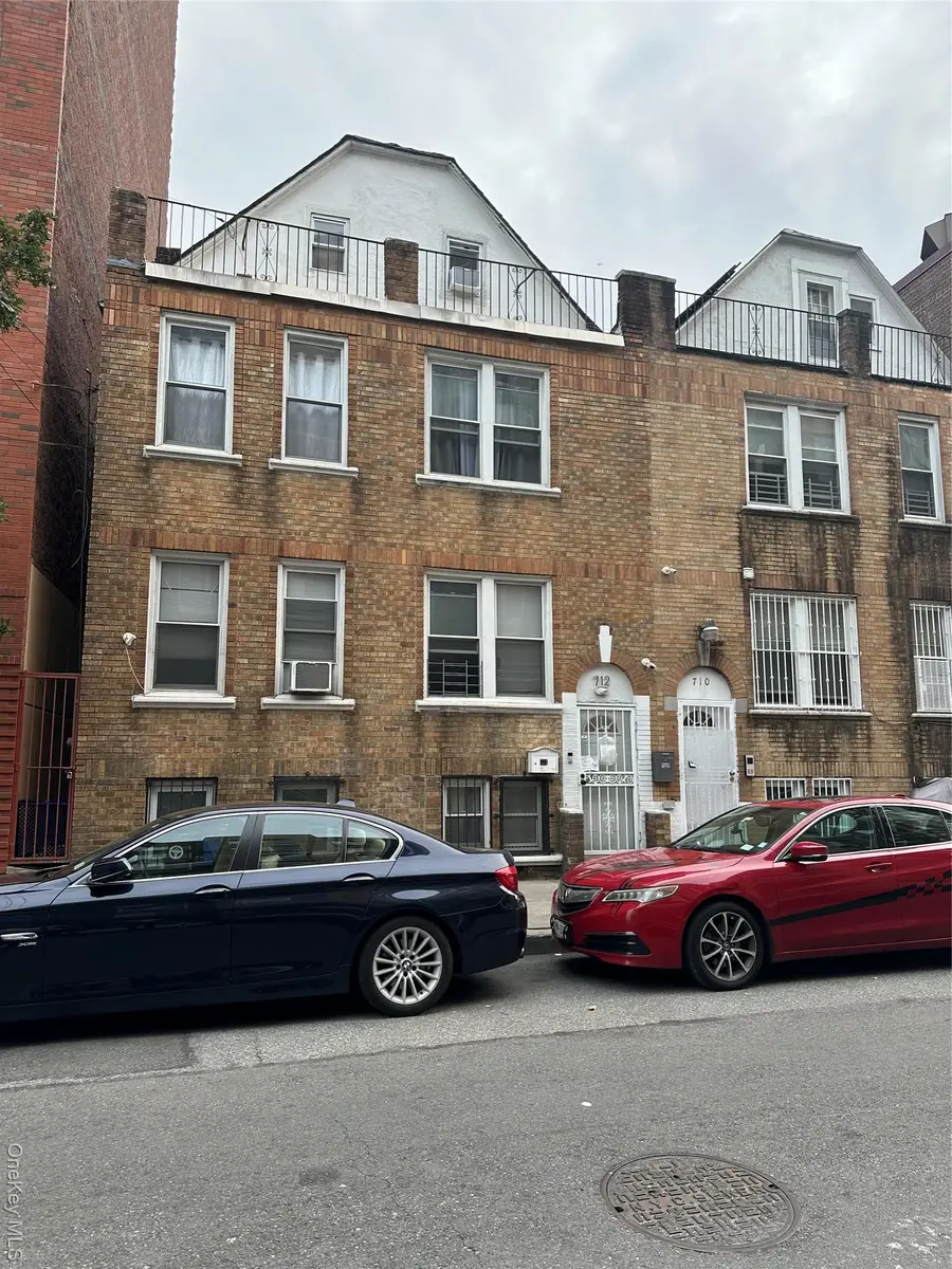 712 E 211th Street, Bronx, NY 10467 - #2