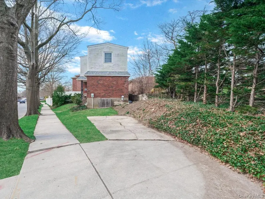 252-15 Horace Harding Expressway, Little Neck, NY 11362 - #3