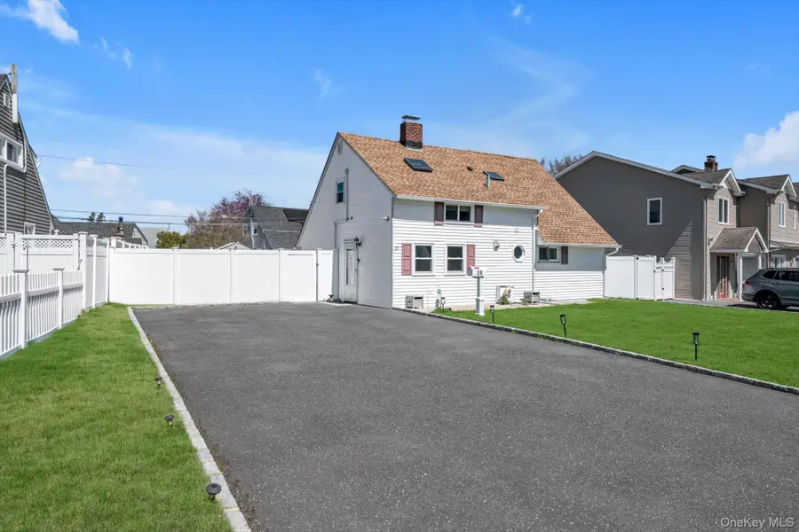 29 Cutter Lane, Levittown, NY 11756 - #3