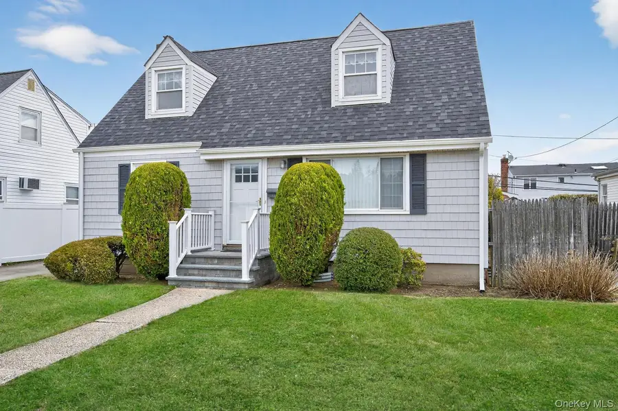 23 S Elm Street, Hicksville, NY 11801 - #2