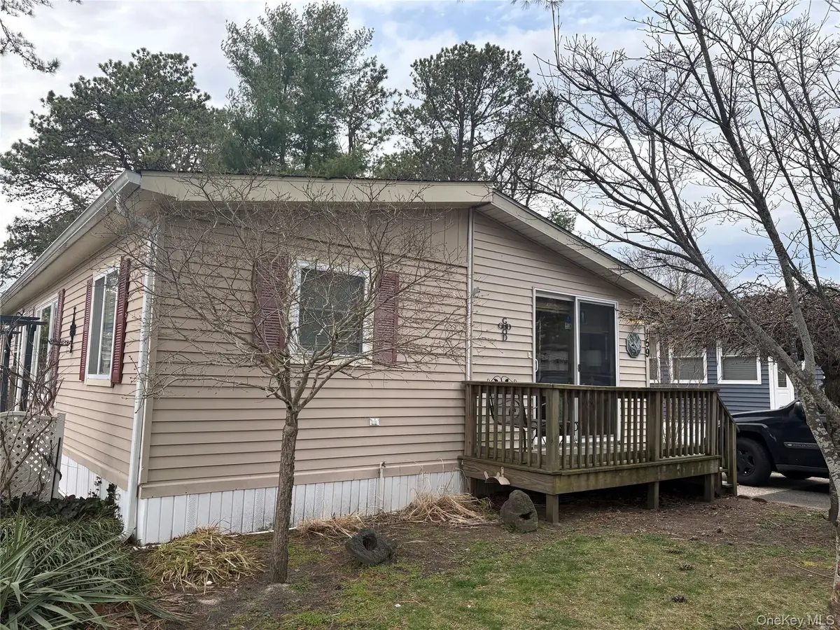 525/159 Riverleigh Avenue #159, Riverhead, NY 11901 - #1