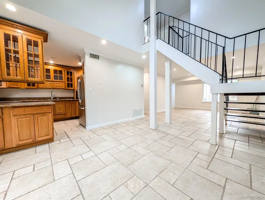 11 Amesworth Court, Middle Island, NY 11953 - #3