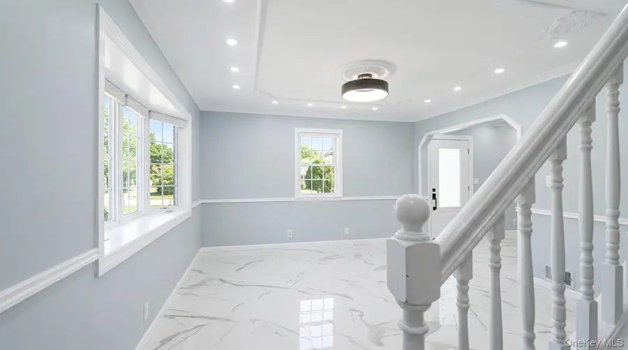 21 Linden Boulevard, Hicksville, NY 11801 - #3