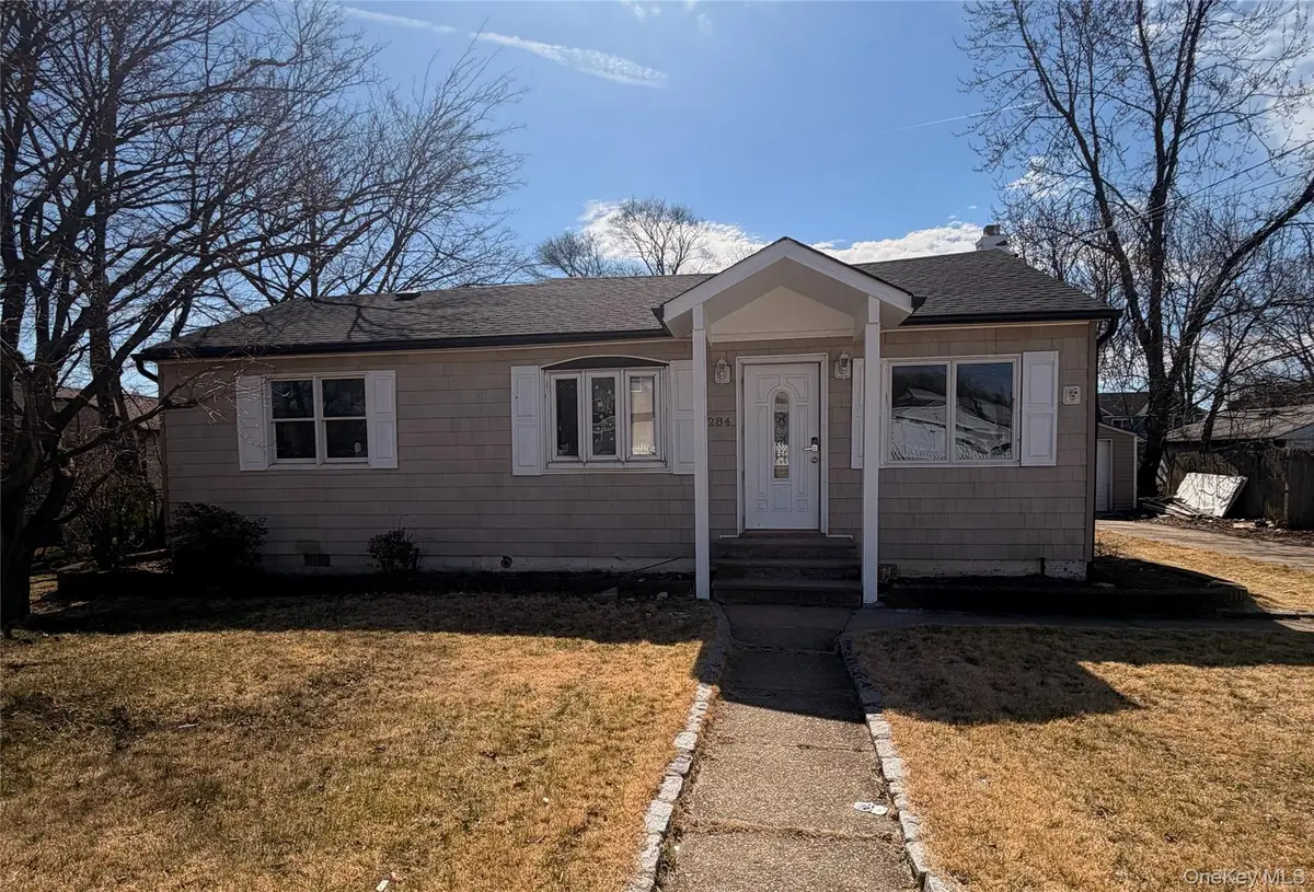 284 15th Street, West Babylon, NY 11704 - #1
