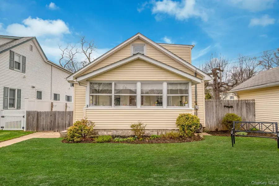 1 William Street, East Northport, NY 11731 - #2