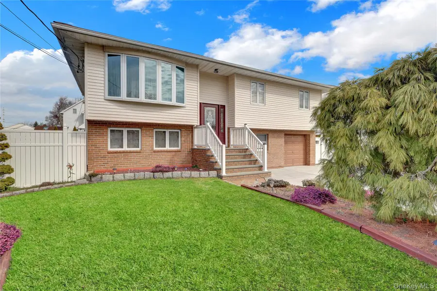 320 Idaho Street, Lindenhurst, NY 11757 - #3