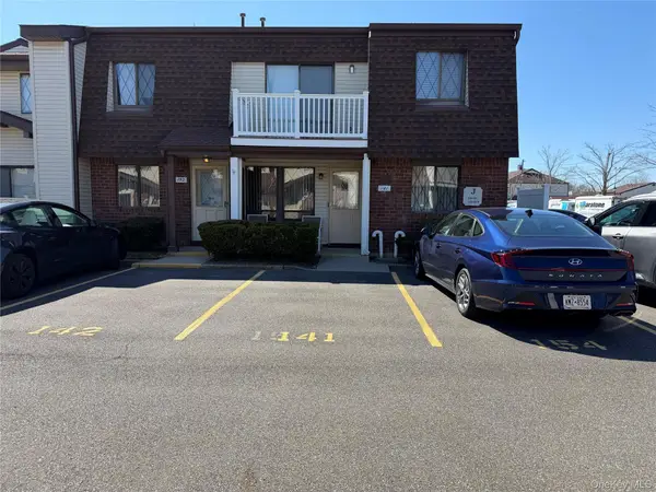 141 Cambridge Drive E #141, Copiague, NY 11726