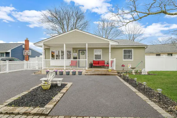 11 Nehring Avenue, Babylon, NY 11702