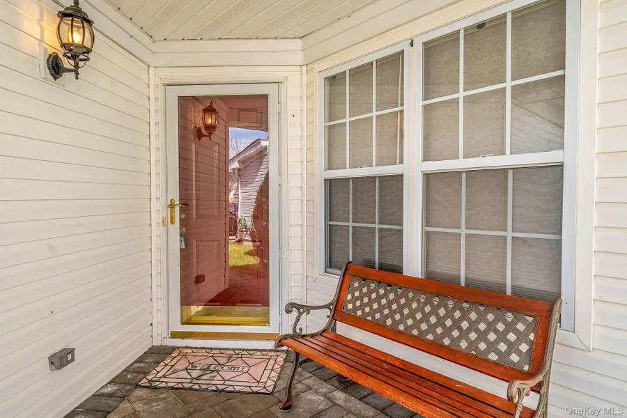 4 Alexandra Drive, Middle Island, NY 11953 - #3