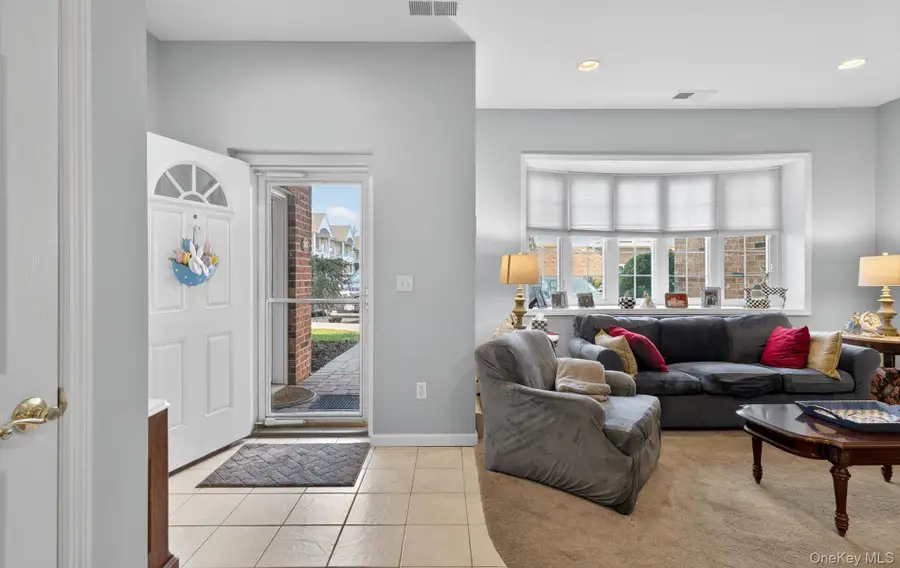 105 Francesca Way #105, Amityville, NY 11701 - #3