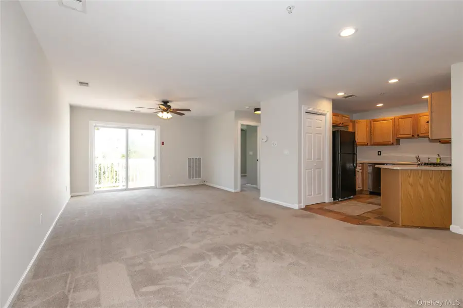 28 Lorien Place #4, Melville, NY 11747 - #3