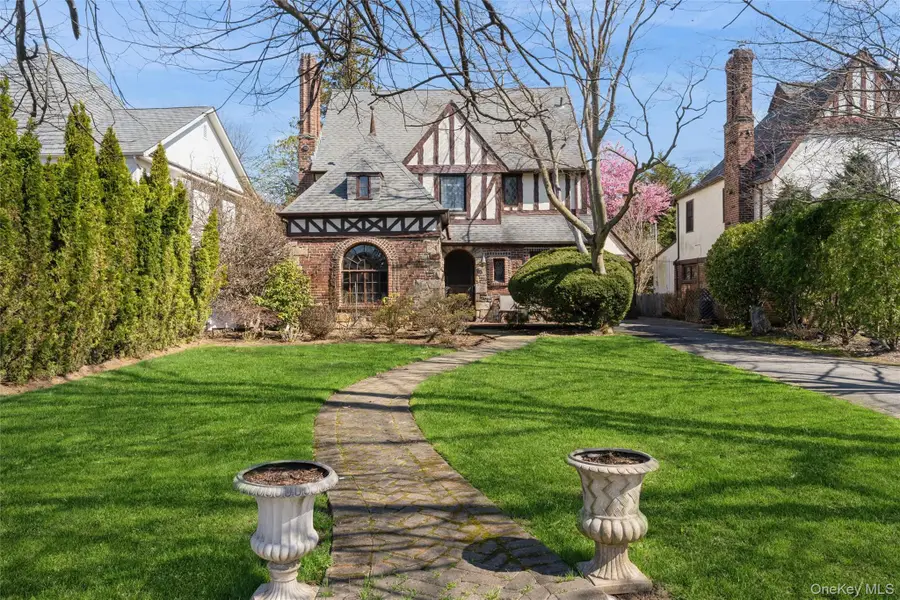 63 Marlborough Court, Rockville Centre, NY 11570 - #2