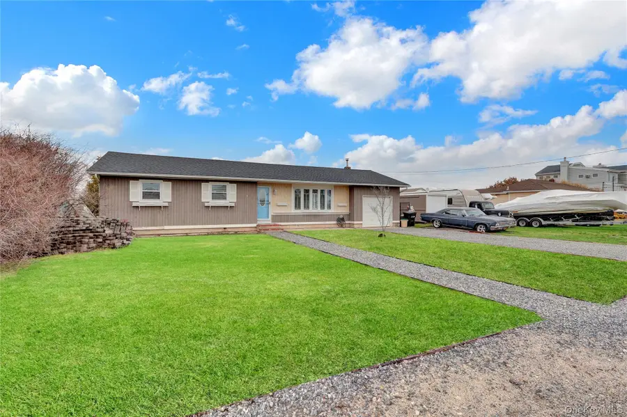 31 Roneck Court, Shirley, NY 11967 - #3