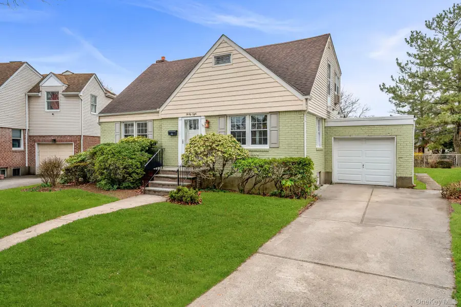 48 Sperry Court, New Hyde Park, NY 11040 - #3