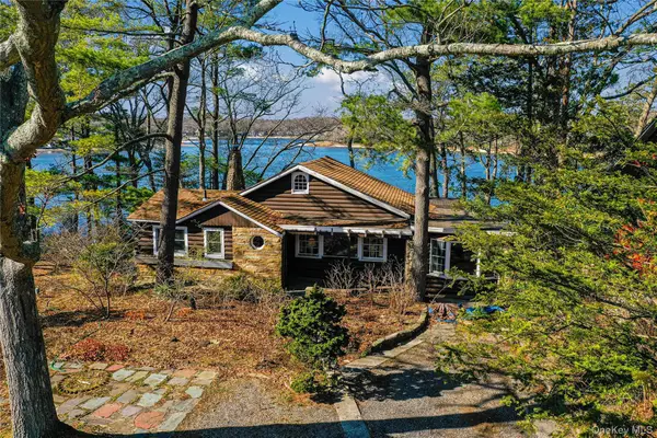 97 Lakeside Trail, Ridge, NY 11961