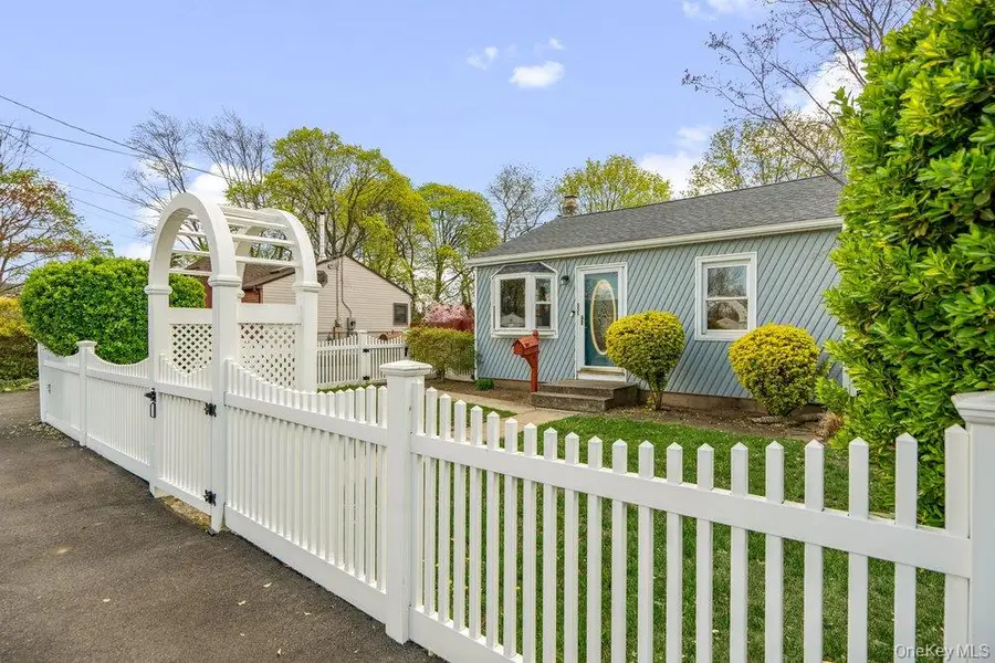 80 Cherubina Lane, North Babylon, NY 11703 - #2