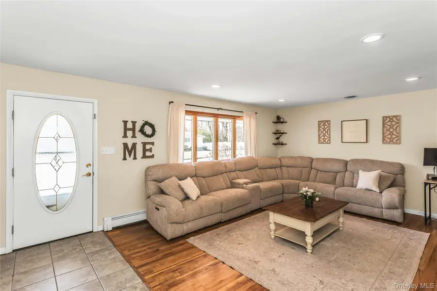 31 Baldwin Street, East Islip, NY 11730 - #3