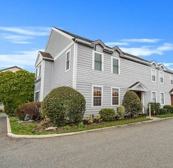 12 Greenmeadow Drive #12, Babylon, NY 11702