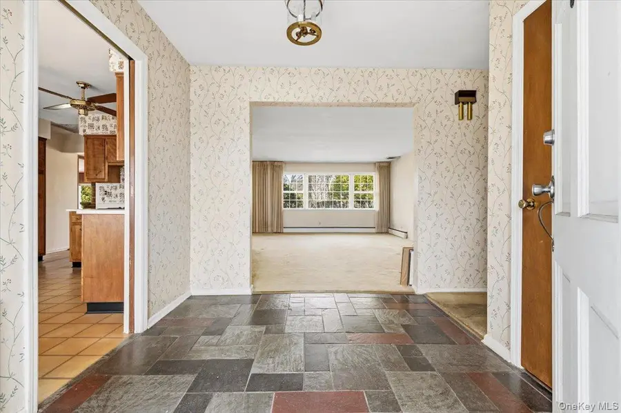 8 Skyline Drive, Huntington, NY 11743 - #3