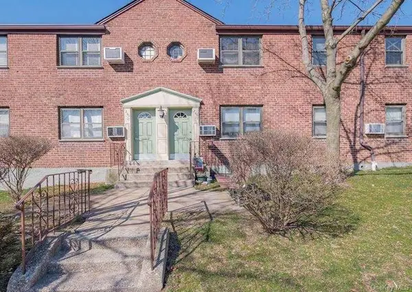 246-15 57 Dr #Upper, Douglaston, NY 11362