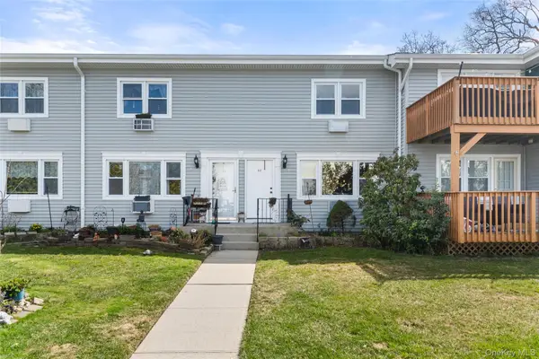 62 Finch Lane #62, Islip, NY 11751