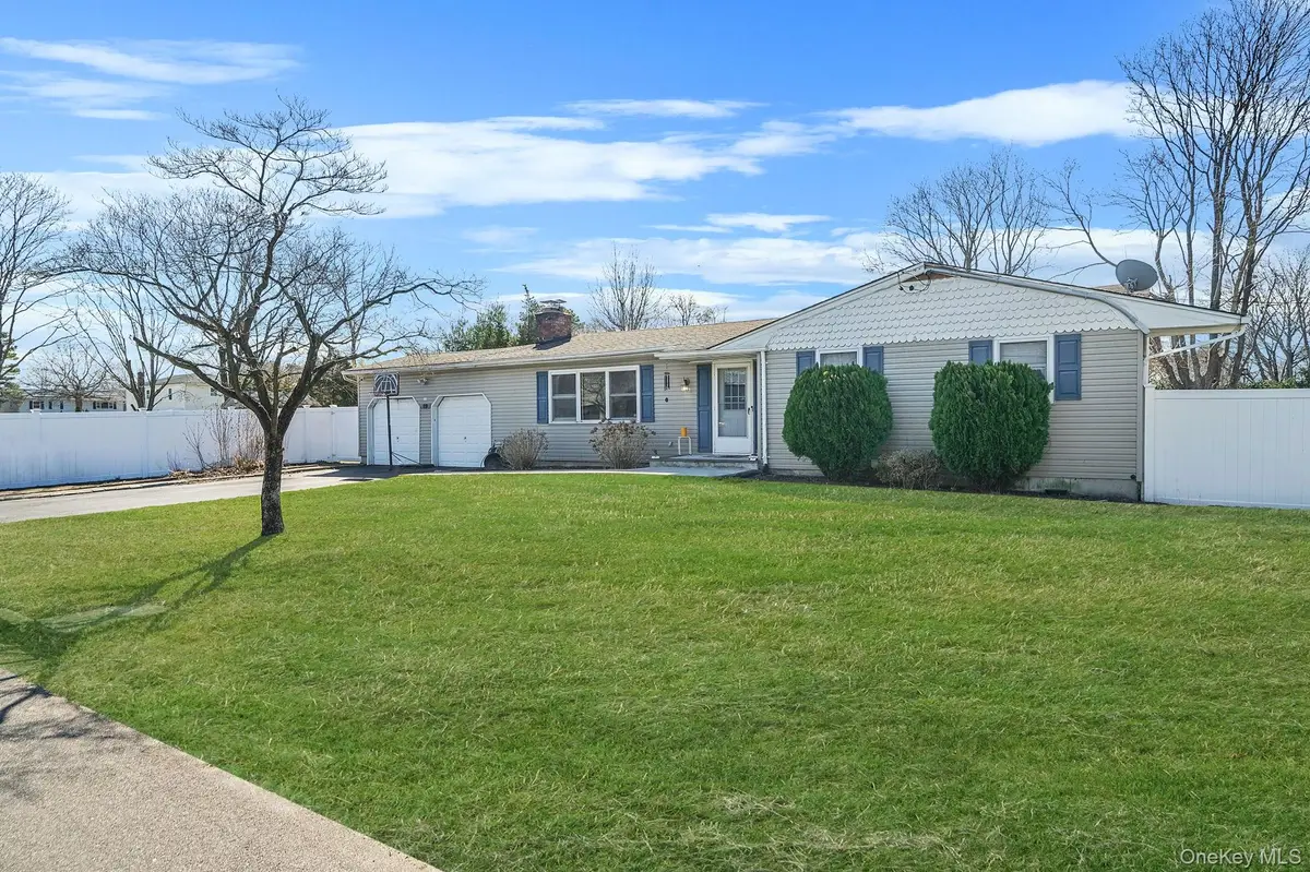 28 Shirley Street, Bohemia, NY 11716 - #1