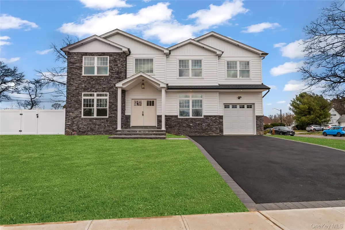 43 Barter Lane, Hicksville, NY 11801 - #1