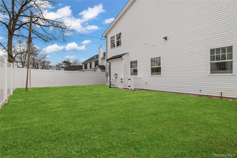 43 Barter Lane, Hicksville, NY 11801 - #2