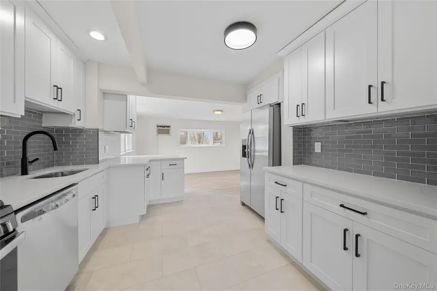 1656 N Gardiner Drive, Bay Shore, NY 11706 - #3