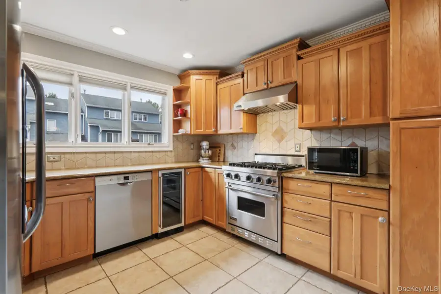 26 Village Green #26, Bardonia, NY 10954 - #3