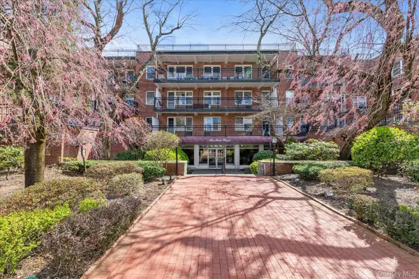 30 Stoner Avenue #3O, Great Neck, NY 11021