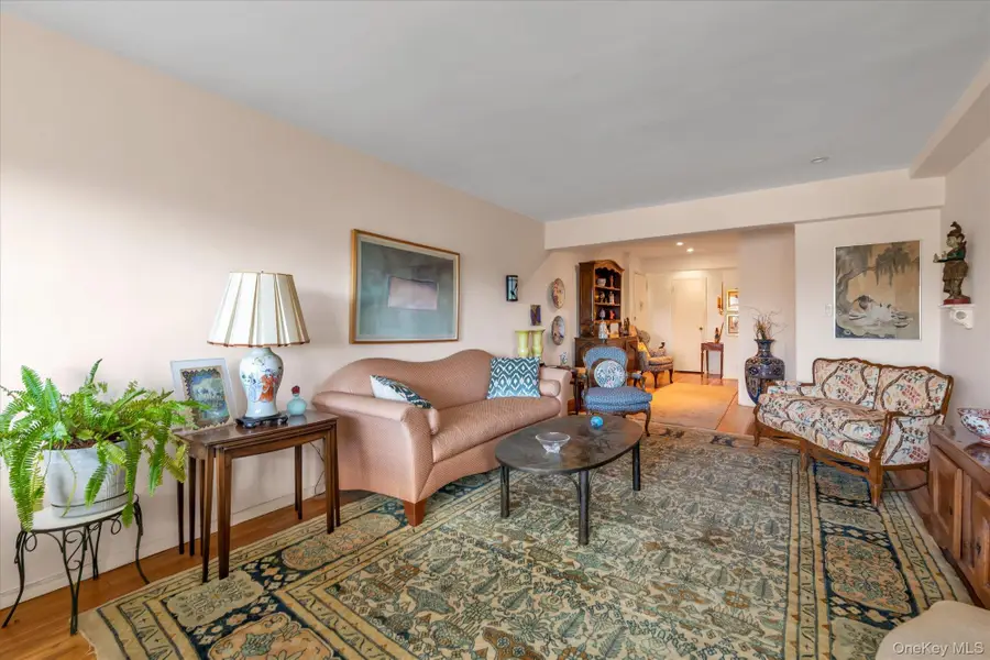 30 Stoner Avenue #3O, Great Neck, NY 11021 - #3