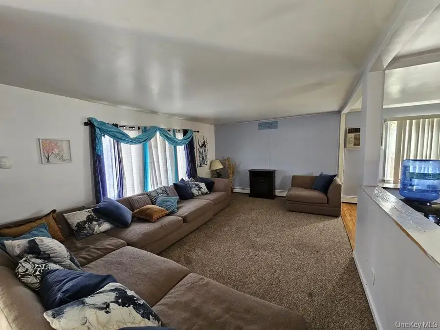 5 Ireland Place, Copiague, NY 11726 - #3