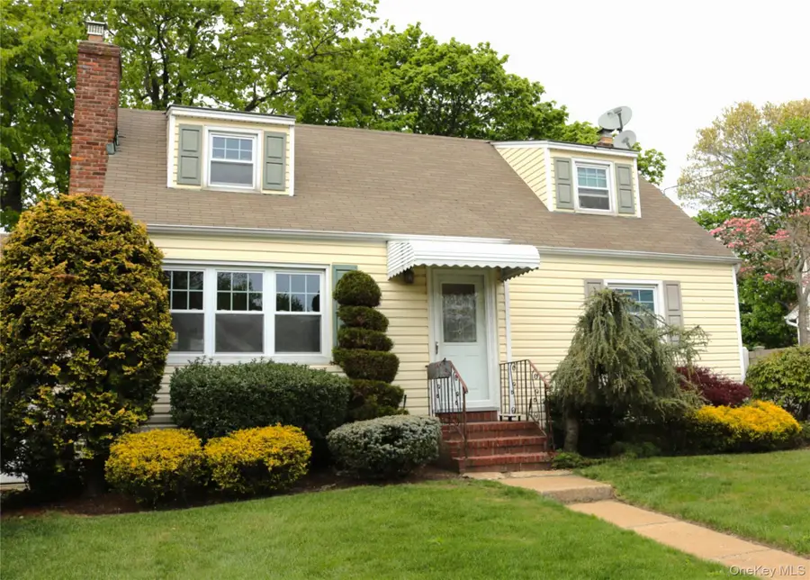 8 Garden Place, Merrick, NY 11566 - #2