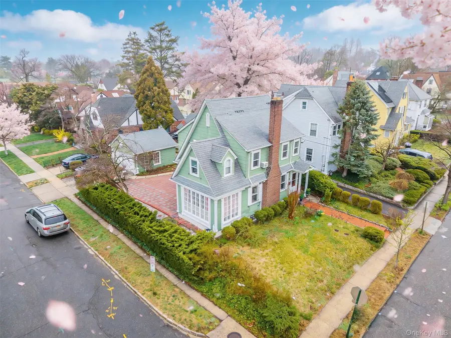 11 Baker Hill Road, Great Neck, NY 11023 - #2