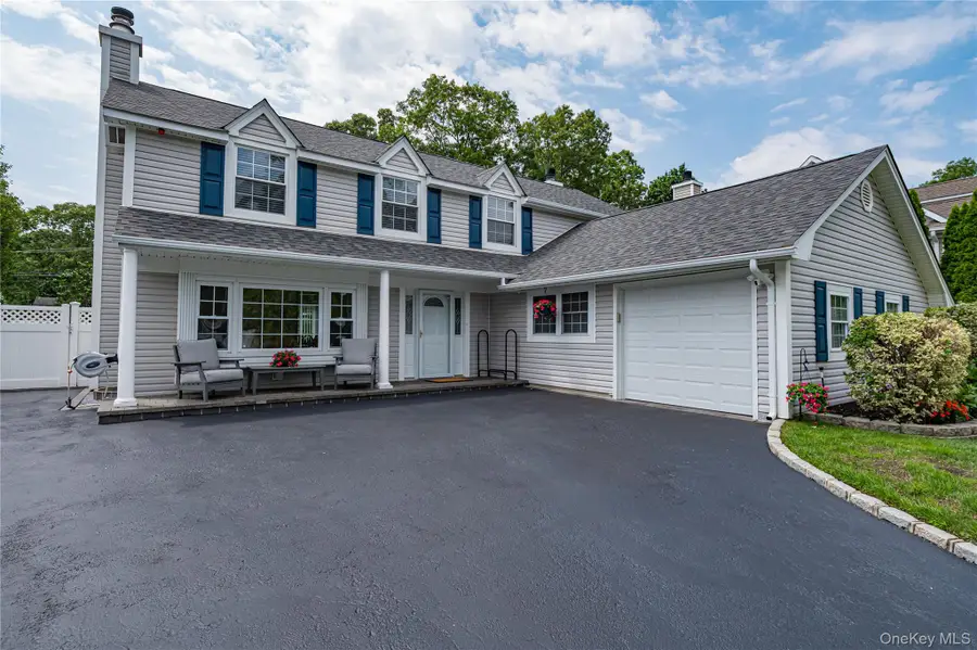 16 Sussex Lane, Lake Grove, NY 11755 - #2