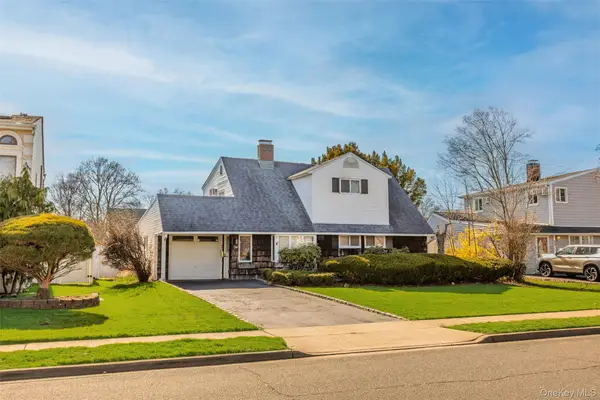 34 Link Lane, Hicksville, NY 11801