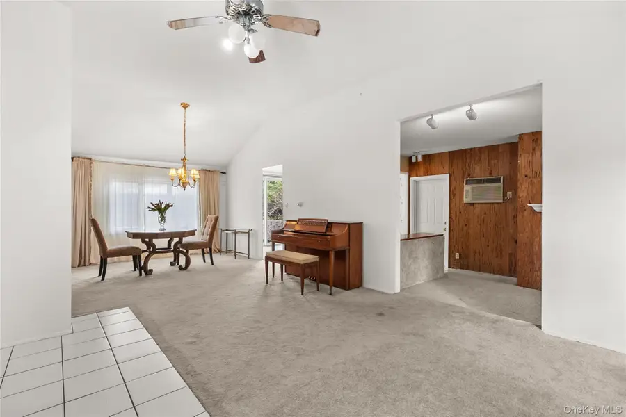 69 Amsterdam Road, Smithtown, NY 11787 - #3