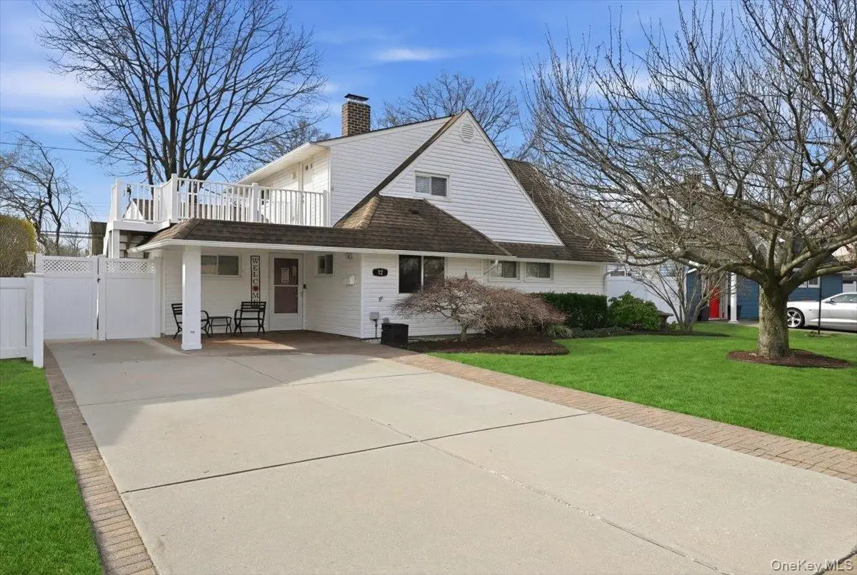 12 Woodgreen Lane, Wantagh, NY 11793 - #1