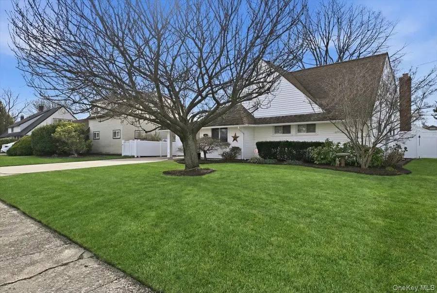 12 Woodgreen Lane, Wantagh, NY 11793 - #3