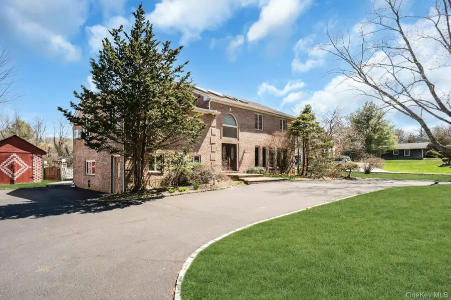 12 Bagatelle Road, Dix Hills, NY 11746 - #3